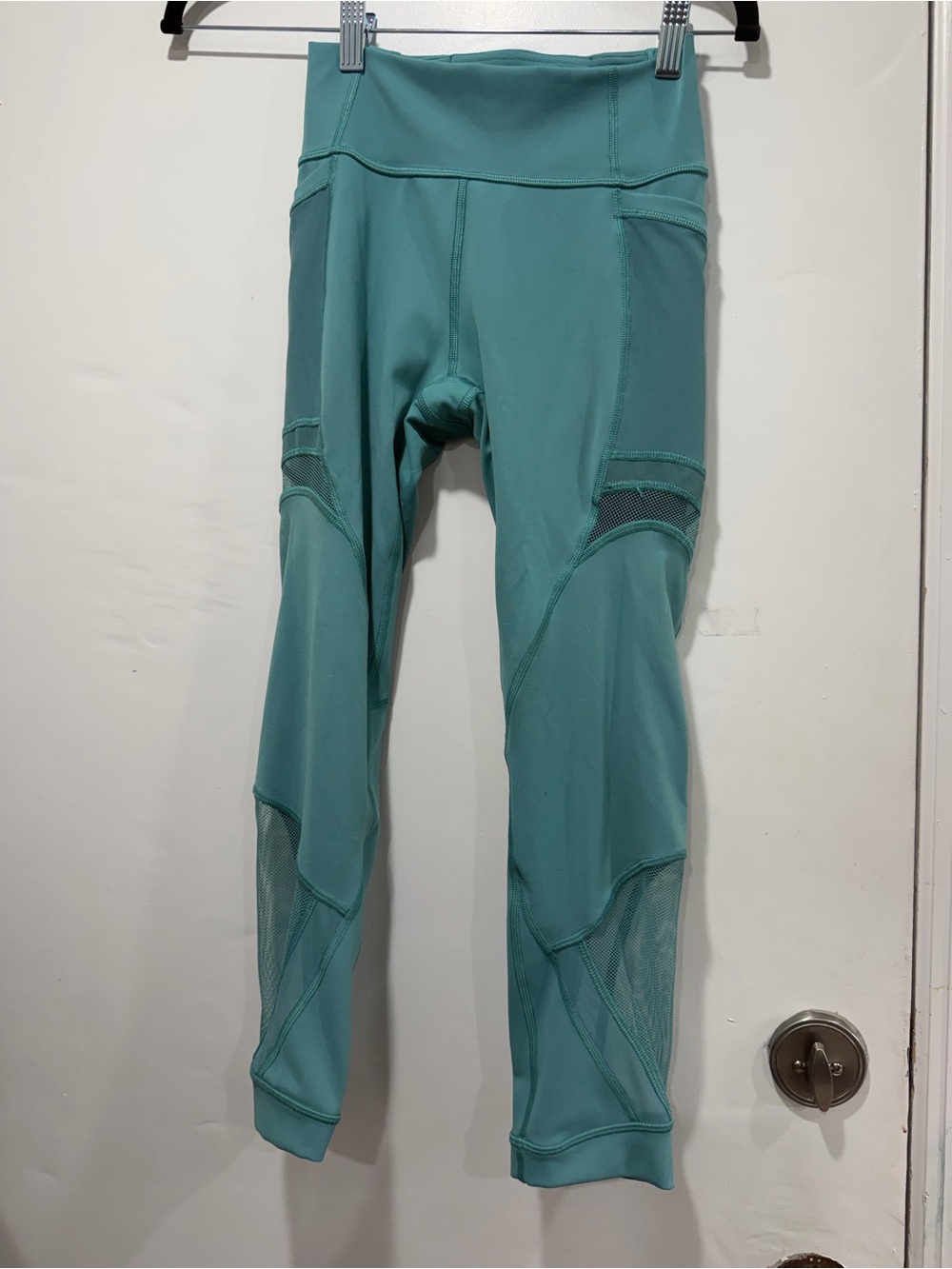 Woman Lululemon Sheer Panel Active Leggings